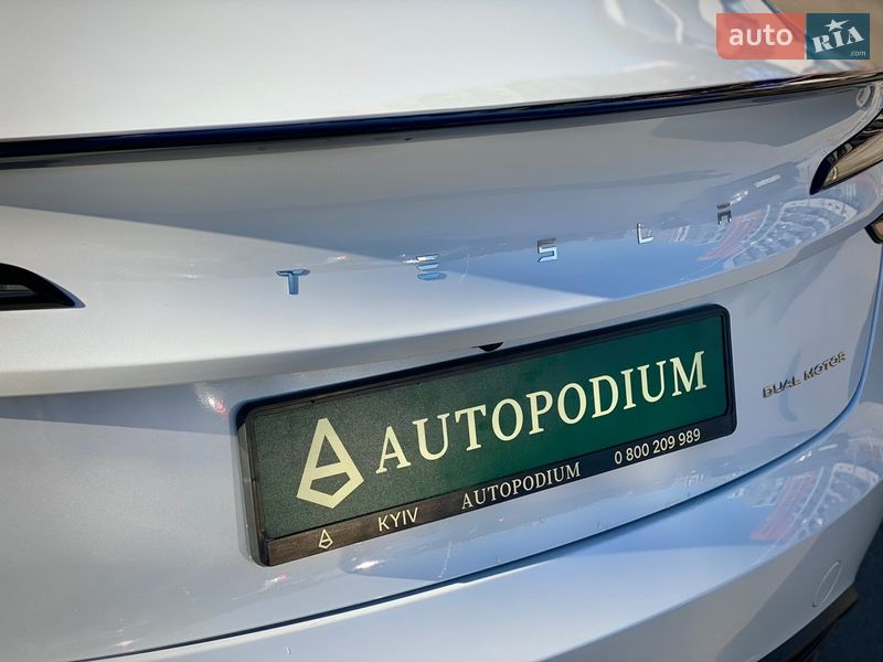 Седан Tesla Model 3 2024 в Киеве