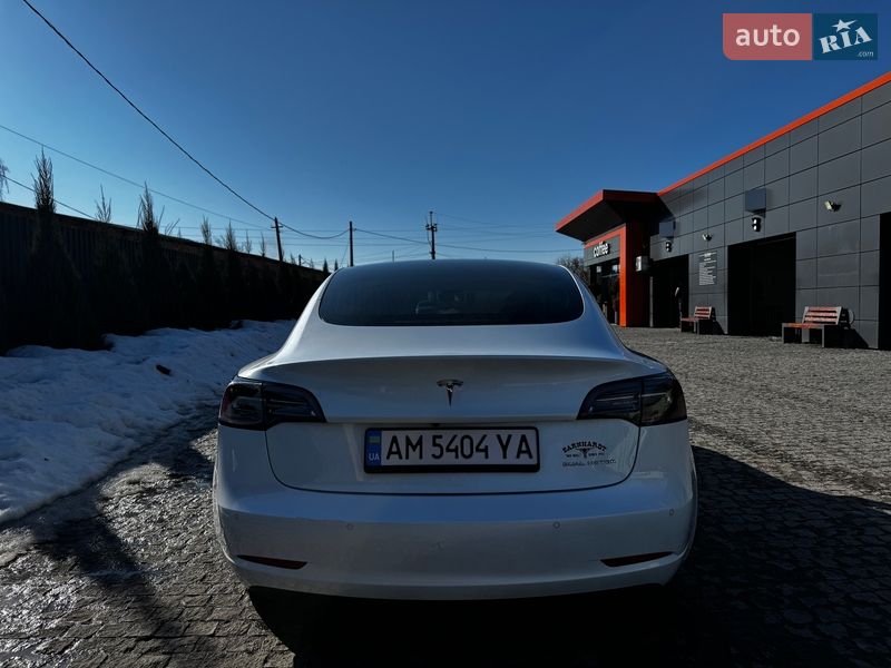 Седан Tesla Model 3 2020 в Коростишеві