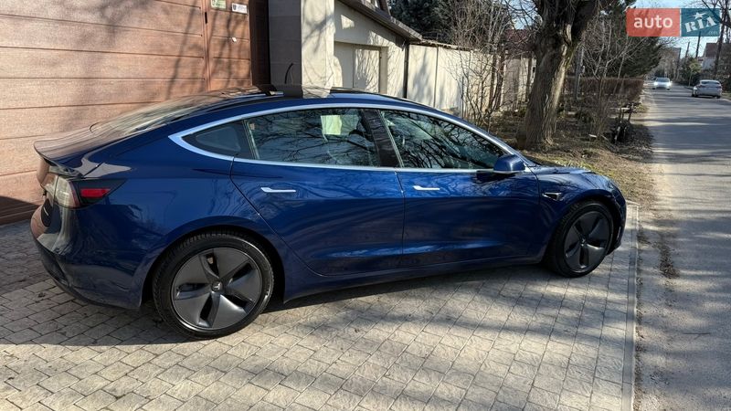 Седан Tesla Model 3 2019 в Одесі