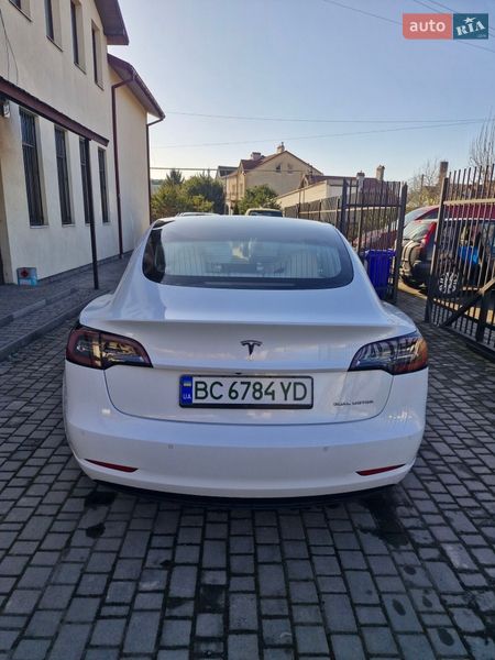 Седан Tesla Model 3 2018 в Львові