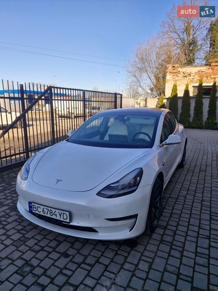 Седан Tesla Model 3 2018 в Львові