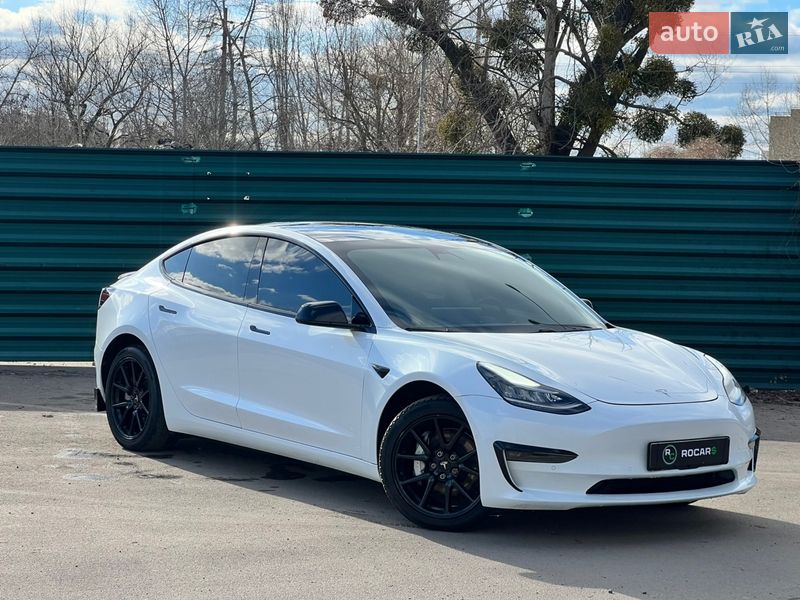 Седан Tesla Model 3 2020 в Киеве