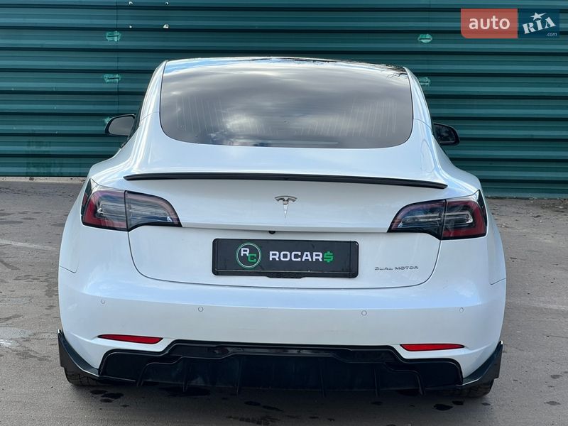 Седан Tesla Model 3 2020 в Киеве