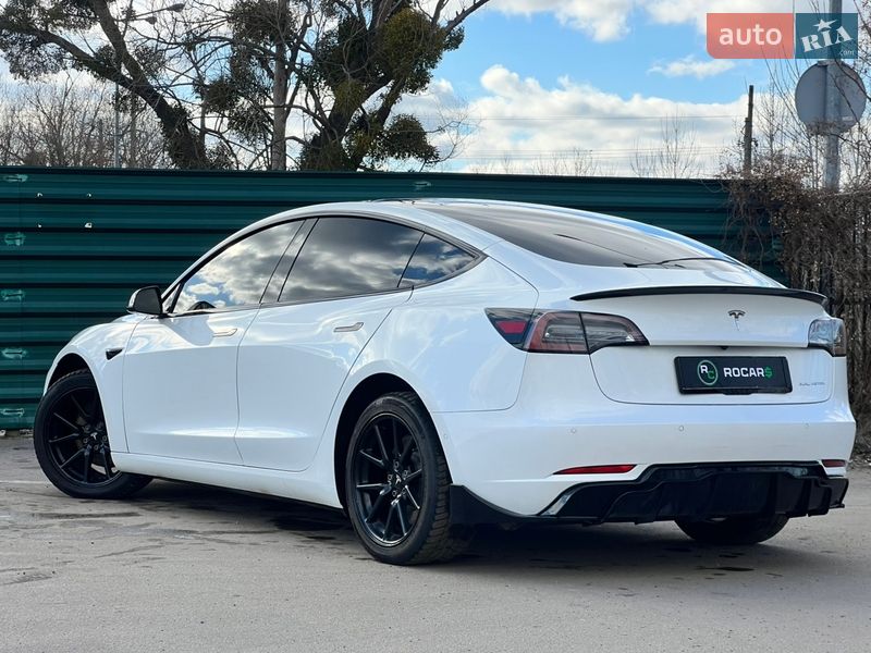 Седан Tesla Model 3 2020 в Киеве
