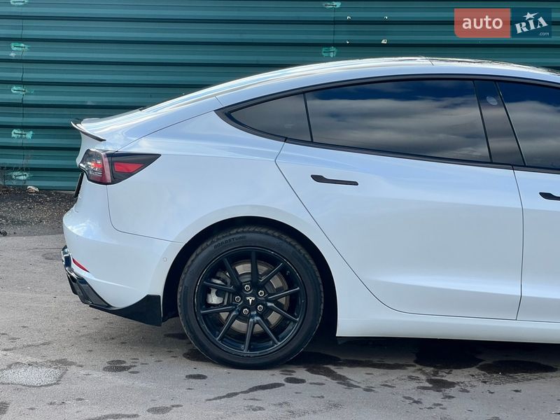 Седан Tesla Model 3 2020 в Киеве