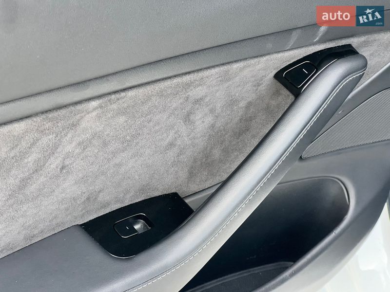 Седан Tesla Model 3 2020 в Киеве