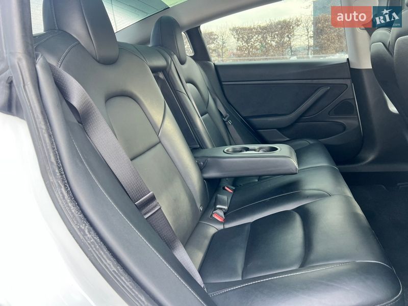 Седан Tesla Model 3 2020 в Киеве