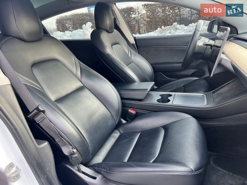 Седан Tesla Model 3 2020 в Киеве
