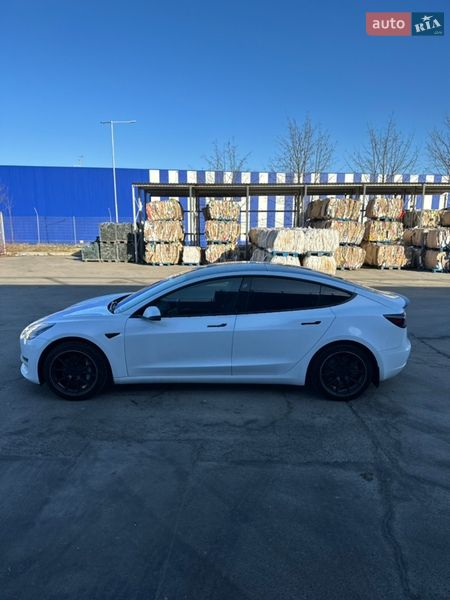 Седан Tesla Model 3 2020 в Львове