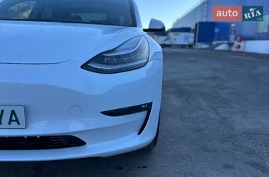 Седан Tesla Model 3 2020 в Львове