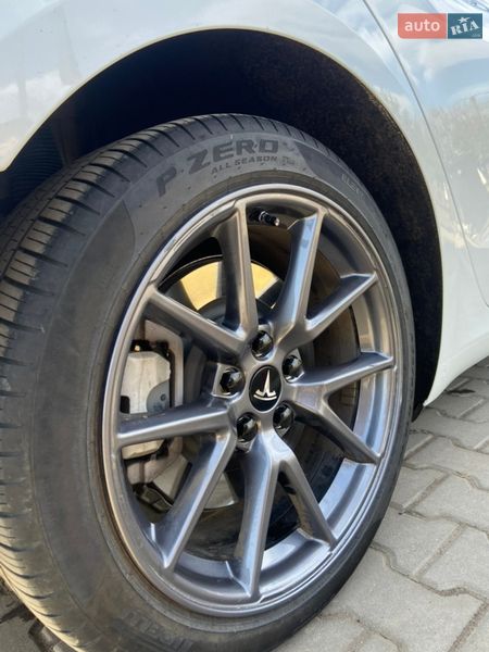 Седан Tesla Model 3 2023 в Калуше