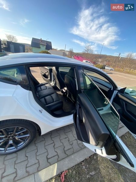 Седан Tesla Model 3 2023 в Калуше