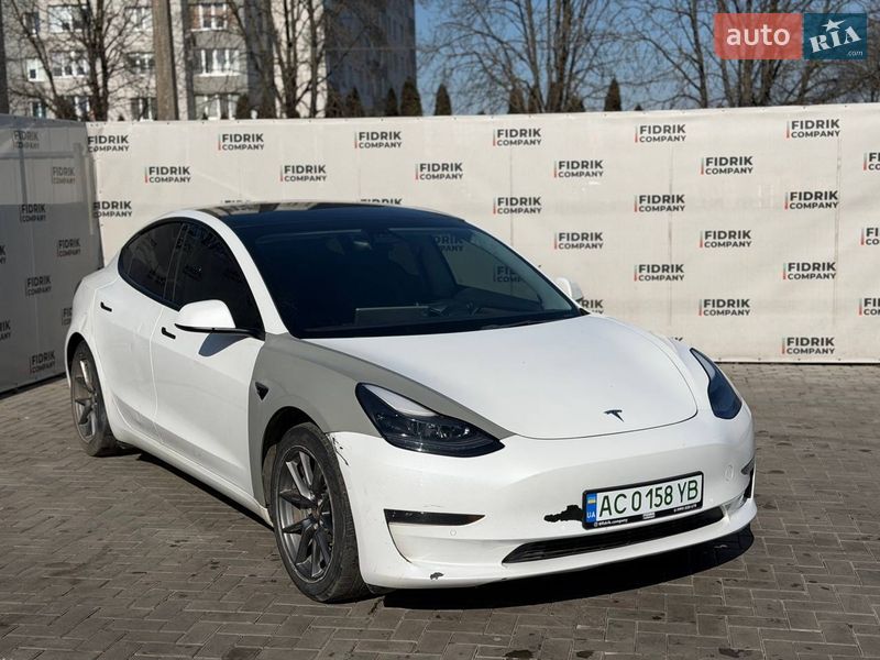 Седан Tesla Model 3 2021 в Луцке