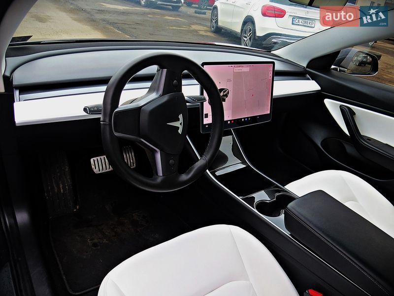 Седан Tesla Model 3 2019 в Черкасах
