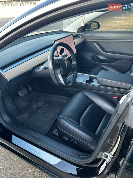 Седан Tesla Model 3 2018 в Вышгороде