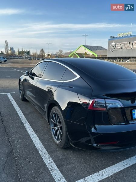Седан Tesla Model 3 2018 в Вышгороде