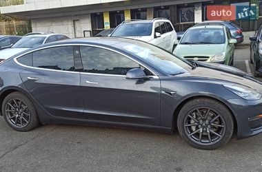 Седан Tesla Model 3 2019 в Киеве