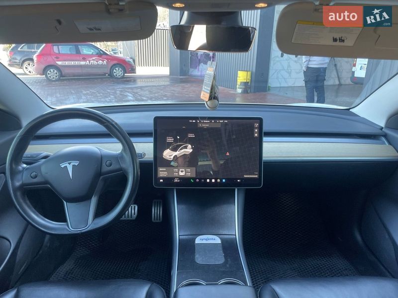 Седан Tesla Model 3 2018 в Києві