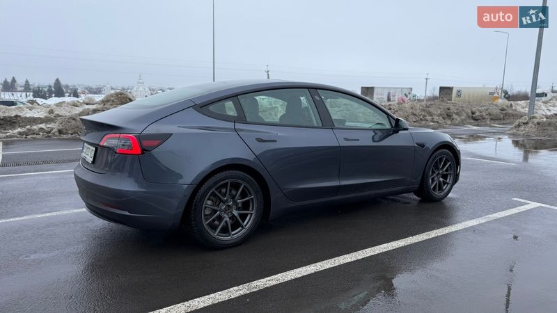 Седан Tesla Model 3 2021 в Львове