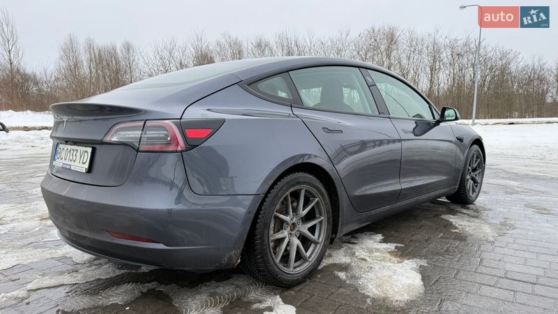 Седан Tesla Model 3 2021 в Львове