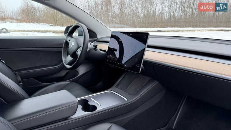 Седан Tesla Model 3 2021 в Львове