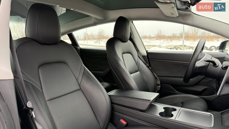 Седан Tesla Model 3 2021 в Львове