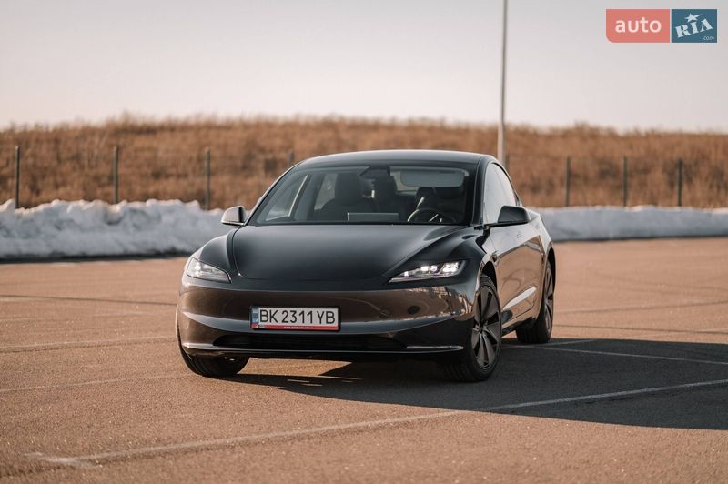 Седан Tesla Model 3 2025 в Ровно