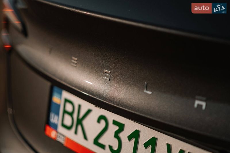 Седан Tesla Model 3 2025 в Ровно