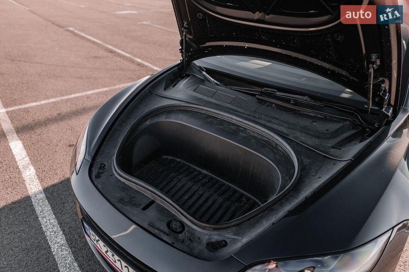 Седан Tesla Model 3 2025 в Ровно