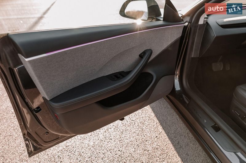 Седан Tesla Model 3 2025 в Ровно