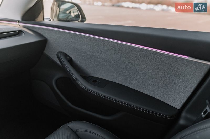 Седан Tesla Model 3 2025 в Ровно