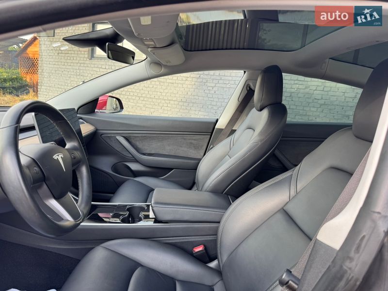 Седан Tesla Model 3 2018 в Луцьку