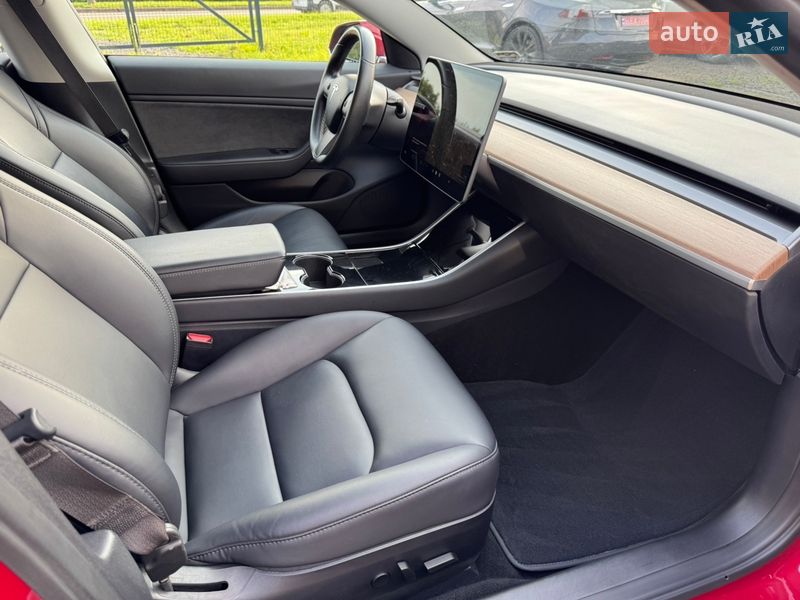 Седан Tesla Model 3 2018 в Луцьку