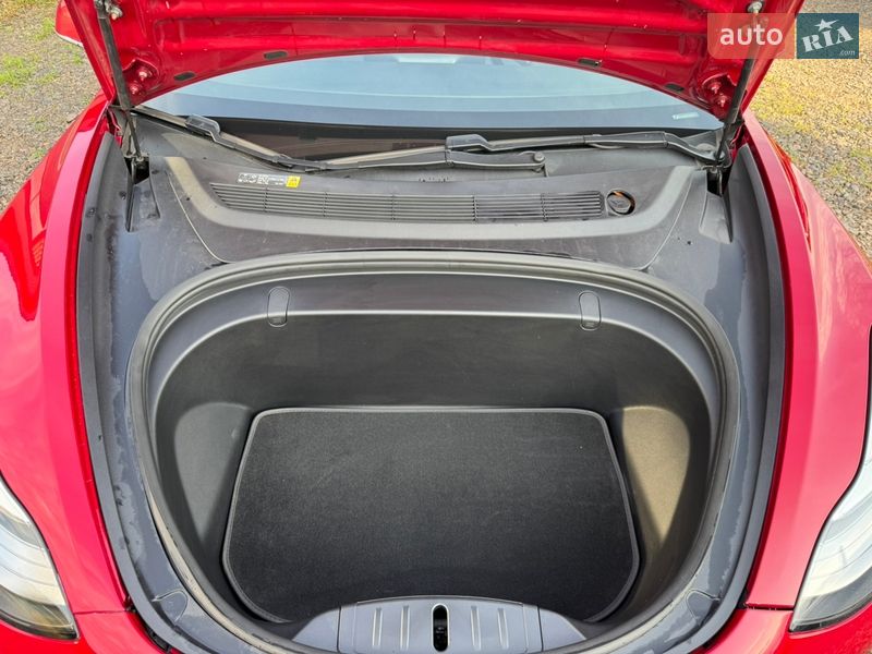 Седан Tesla Model 3 2018 в Луцьку