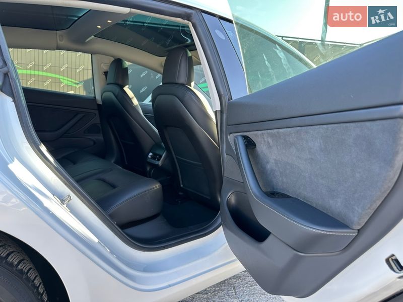 Седан Tesla Model 3 2019 в Києві