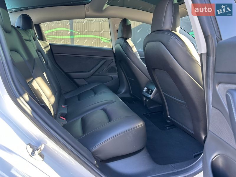 Седан Tesla Model 3 2019 в Києві