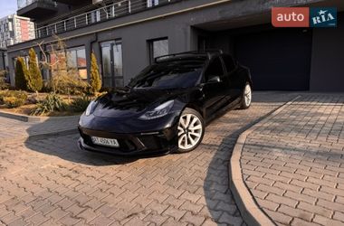 Седан Tesla Model 3 2020 в Івано-Франківську