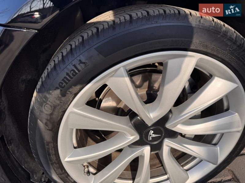 Седан Tesla Model 3 2020 в Івано-Франківську