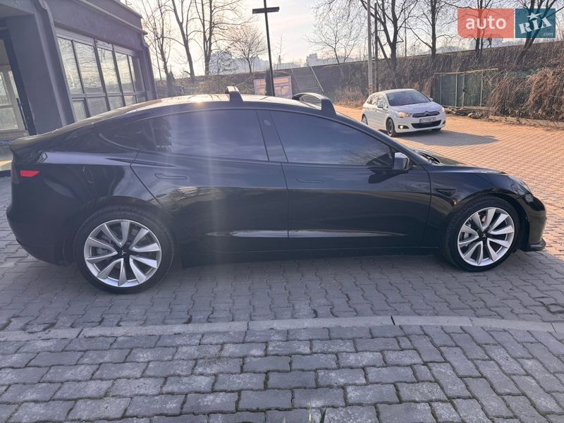 Седан Tesla Model 3 2020 в Івано-Франківську