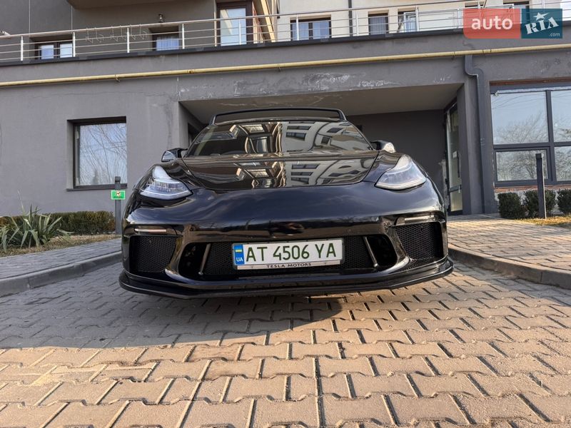 Седан Tesla Model 3 2020 в Івано-Франківську
