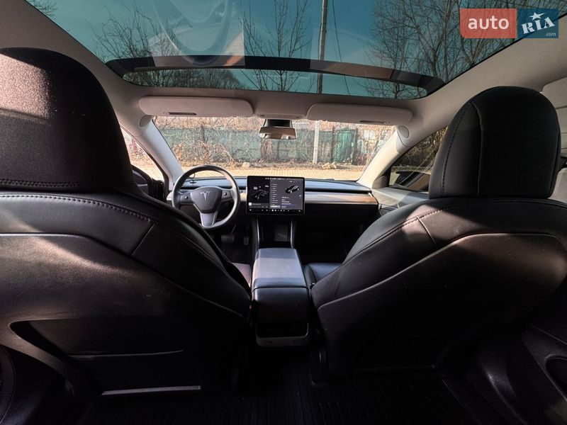 Седан Tesla Model 3 2020 в Івано-Франківську