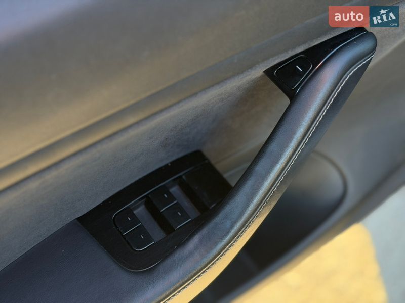 Седан Tesla Model 3 2018 в Житомире