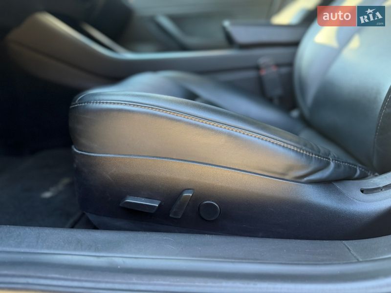 Седан Tesla Model 3 2018 в Житомире