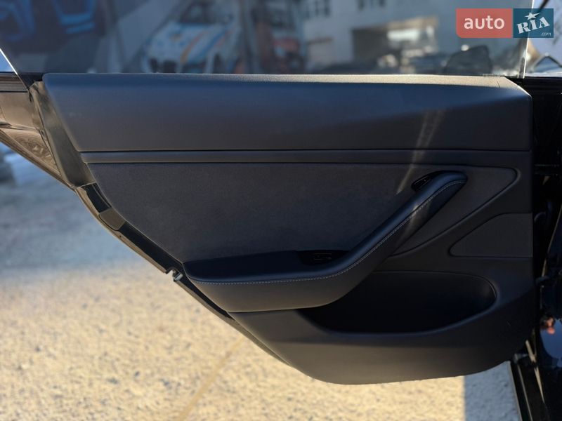 Седан Tesla Model 3 2018 в Житомире