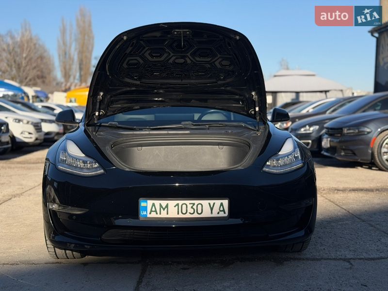 Седан Tesla Model 3 2018 в Житомире