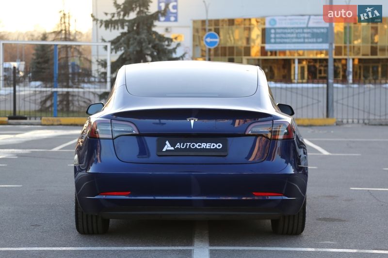 Седан Tesla Model 3 2021 в Києві