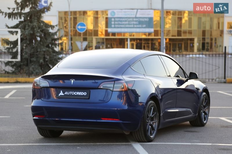 Седан Tesla Model 3 2021 в Києві