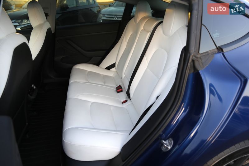 Седан Tesla Model 3 2021 в Києві