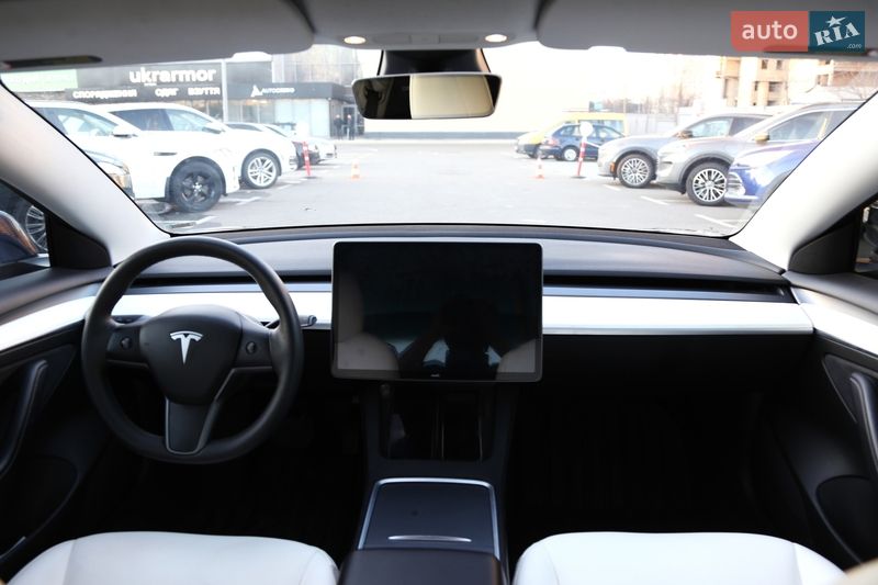 Седан Tesla Model 3 2021 в Києві