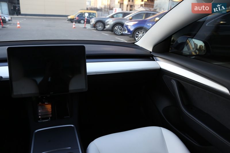Седан Tesla Model 3 2021 в Києві